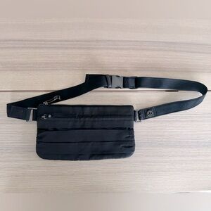 Lululemon Ruched Travel Belt Bag – Black